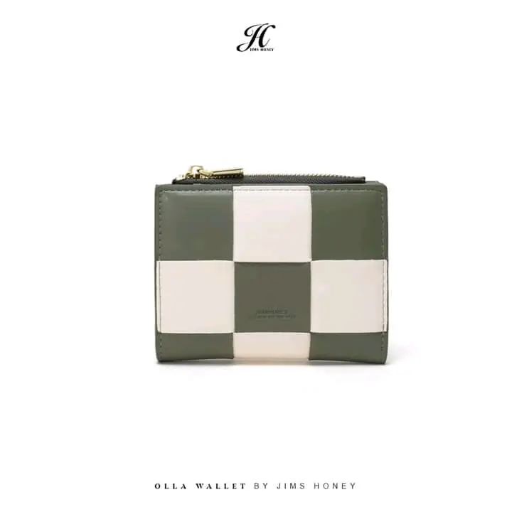 DETAILS: Bahan : Kulit Sintetis Grade A Size kondisi tertutup: 12 x 2 x 9,5 cm Size kondisi terbuka: 18 x 12 cm Size Box : 13,5 x 3,5 x 11,5 cm  Berat : 170 gr 7