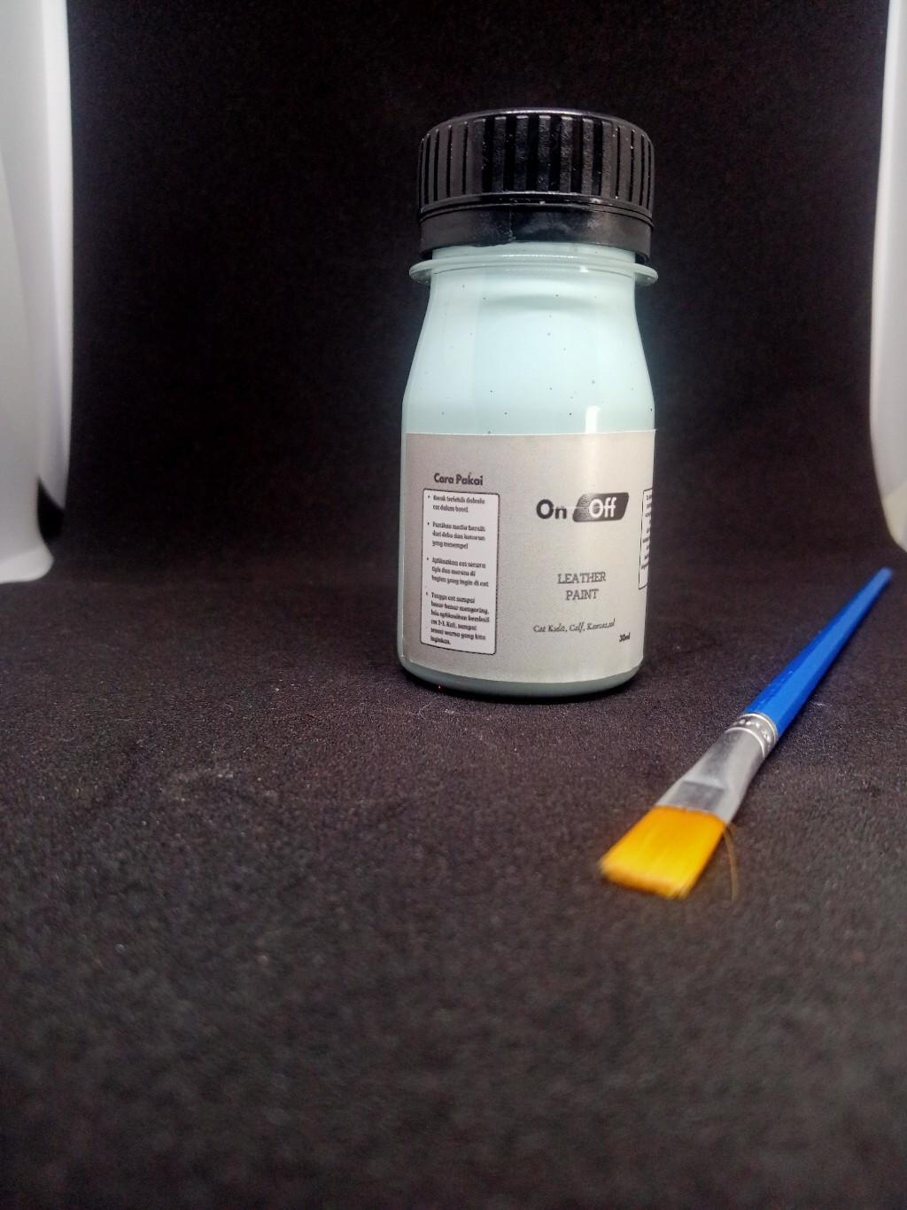 Cat Sepatu Kulit, Topi, Kaos, dan Lain-lain 30ml dengan Kuas Gratis