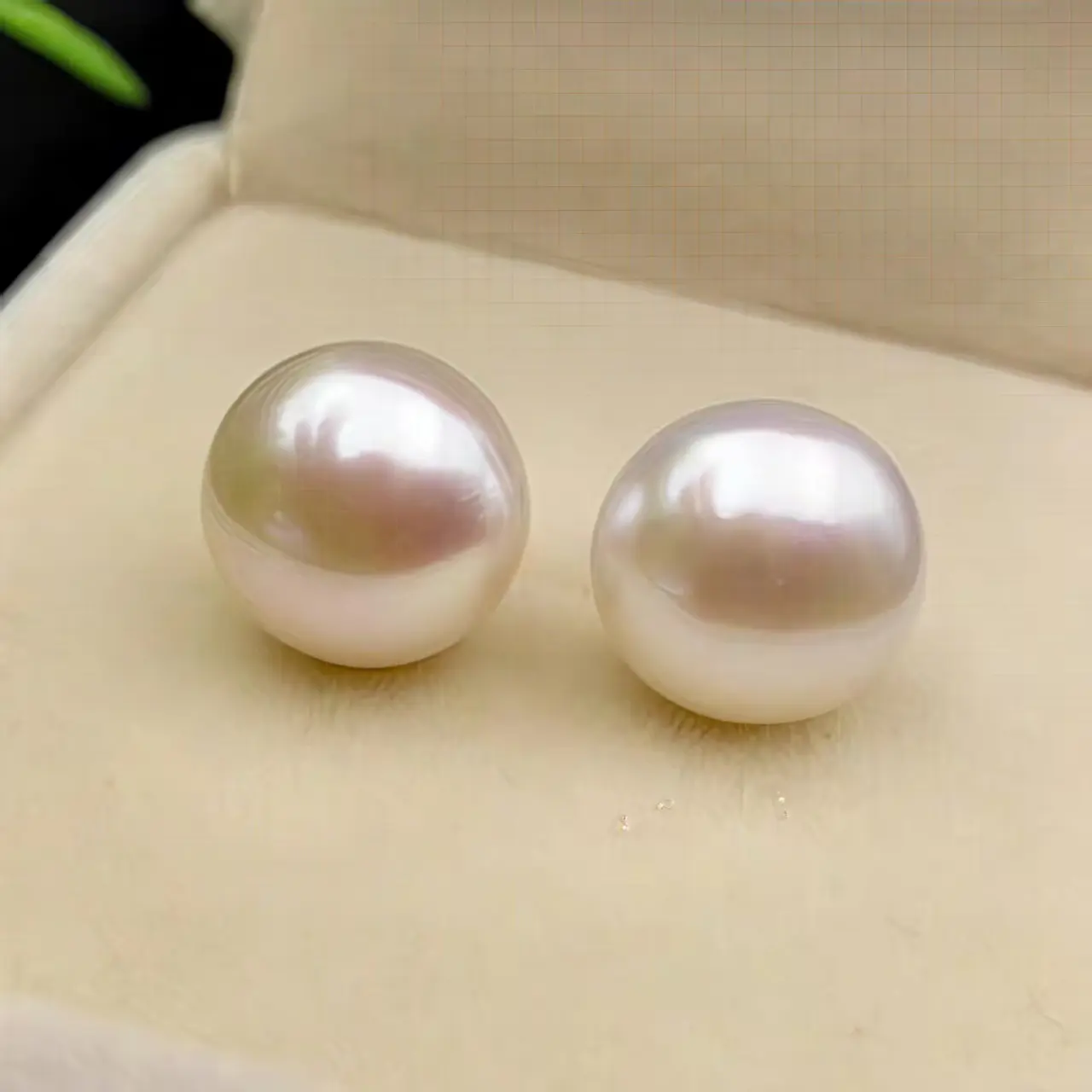LU  10-11mm Natural Freshwater Pearls White Pearl Earrings S925  SKU:XM-ES-121-1