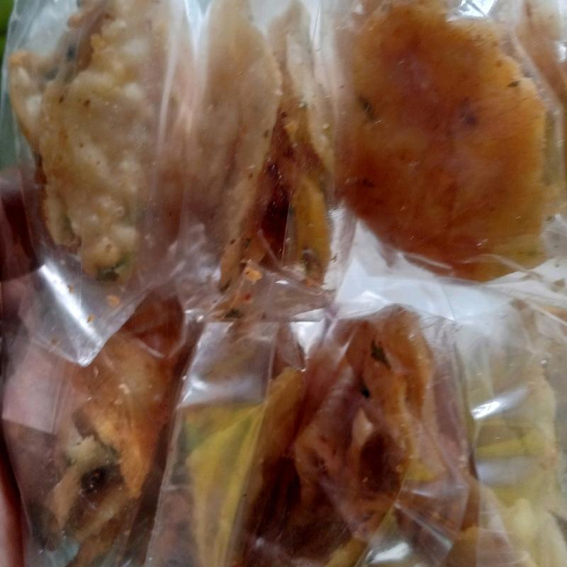 CEMILAN KERIPIK '"SISTIK BATIK" ENAK&GURIH,kemasan 1 pack isi 10 bungkus ,cocokuntuk di jual lagi di warungan atau intuk konsumsi sendiri, berat kemasan 1pack -+150 gr. Snack Kripik Asin Makanan Camilan Pedas Manis 0
