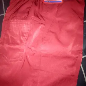 CELANA PANJANG ANAK SD LICIN DAN MENGKILAP Karet Nyaman Kantong tempel warna merah putih Hitam Coklat hijau Kain Lembut Pria Seragam