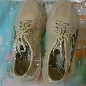 Lateny  Sandal Sepatu Olahraga Pria Bahan Karet EVA Kets Luar Ruangan Elastis Empuk Antislip Dan
