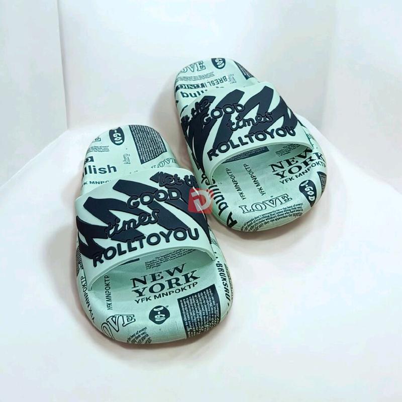 [Bisa COD] Sandal Selop Bercorak Tulisan Motif Anti Slip Breslin P2228 Shoes Sendal Karet Pria Wanita 5
