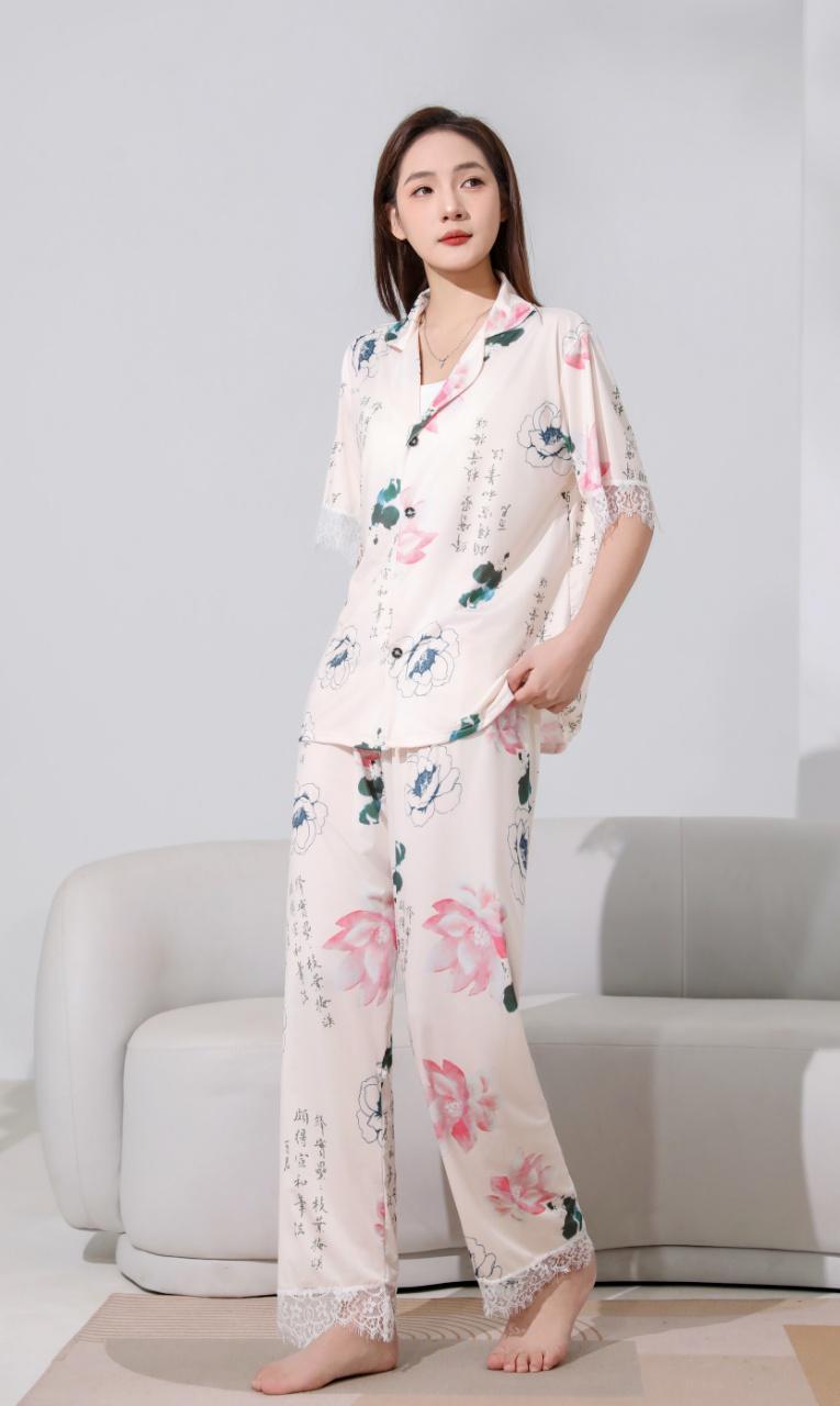 Product Introduction of Piyama wanita empat potong lengan pendek dan lengan panjang Satin Lembut 3