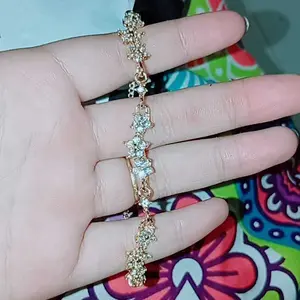 Gelang Tangan "Fantasi Taman Bunga" ala Prancis, Desain yang Penuh Pesona dan Cocok untuk Kencan