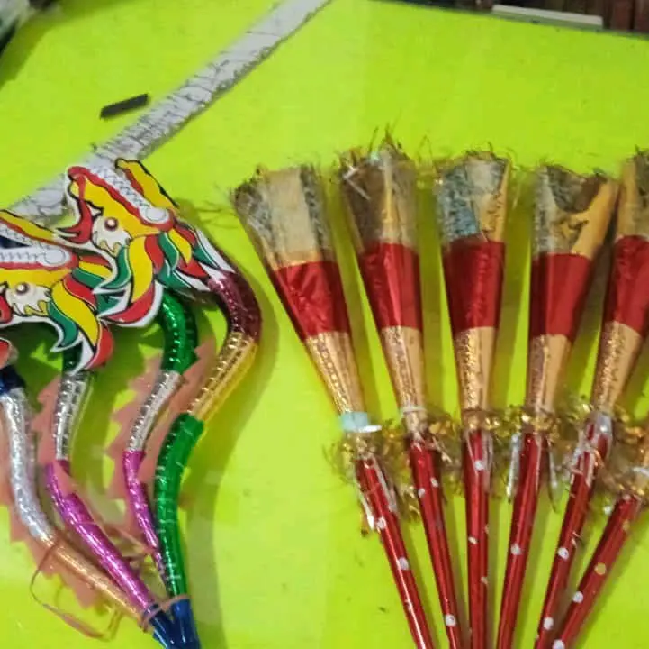 mainan terompet naga Toys