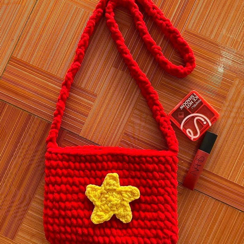 Túi đỏ sao vàng bằng nhung đũa, mềm mịn, size to 3