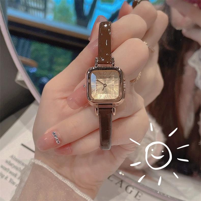 SS24 Đồng Hồ Vuông Nhỏ Phong Cách Instagram Đơn Giản Và Thanh Lịch, Phong Cách Preppy, Mặt Số Nhỏ Thời Trang