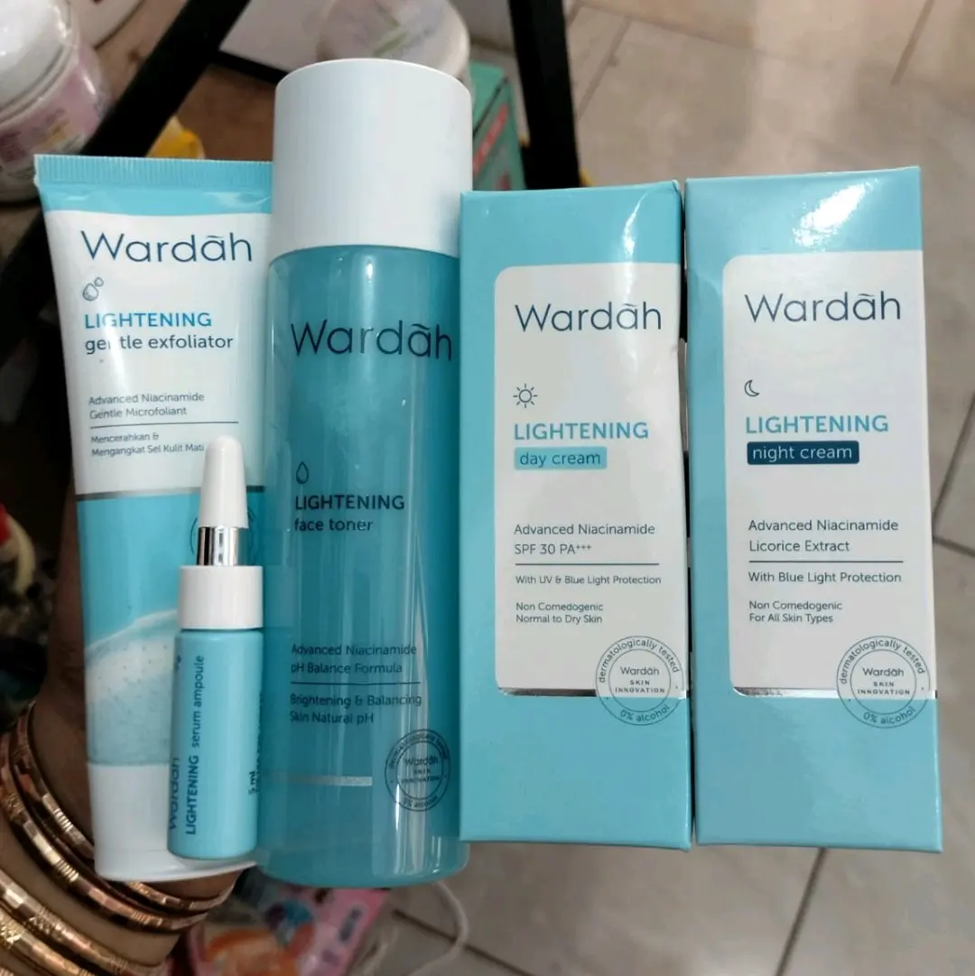 PAKET WARDAH LIGHTENING / CREAM WARDAH SIANG MALAM 1 PAKET / WARDAH 1 PAKET ECER MURAH