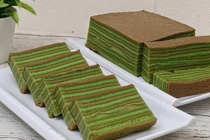 Product Introduction of lapis legit spesial pandan basah uk.16cmx16cm ADIKA CAKE 100%Halal 4