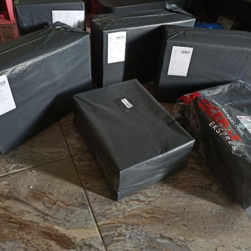 Sepatu Kulit pria asli Full Hitam dengan Sol Karet Lentur Anti-Selip dan Lem Kuat dan dijahit keliling pinggir nya Shoes. Flat 9