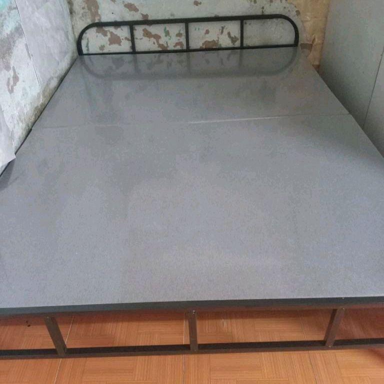 Giường sắt gấp gọn nệm êm ái tiện dụng. giường đa năng! kích thước ngang 1.4m dài 1.9m.Tiện lợi dùng cho không gian nhỏ cũng như chật chội. khi không sử dụng có thể gấp lại gọn gàng. Giường sắt gấp gọn hàn quốc. Giường gấp gọn! ngủ gỗ pallet