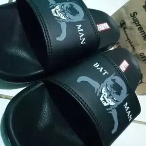 Sandal Selop Karakter Batman Fashion Anak Laki-Laki Perempuan Usia 5-13 Tahun Bahan Ringan Dan Empuk