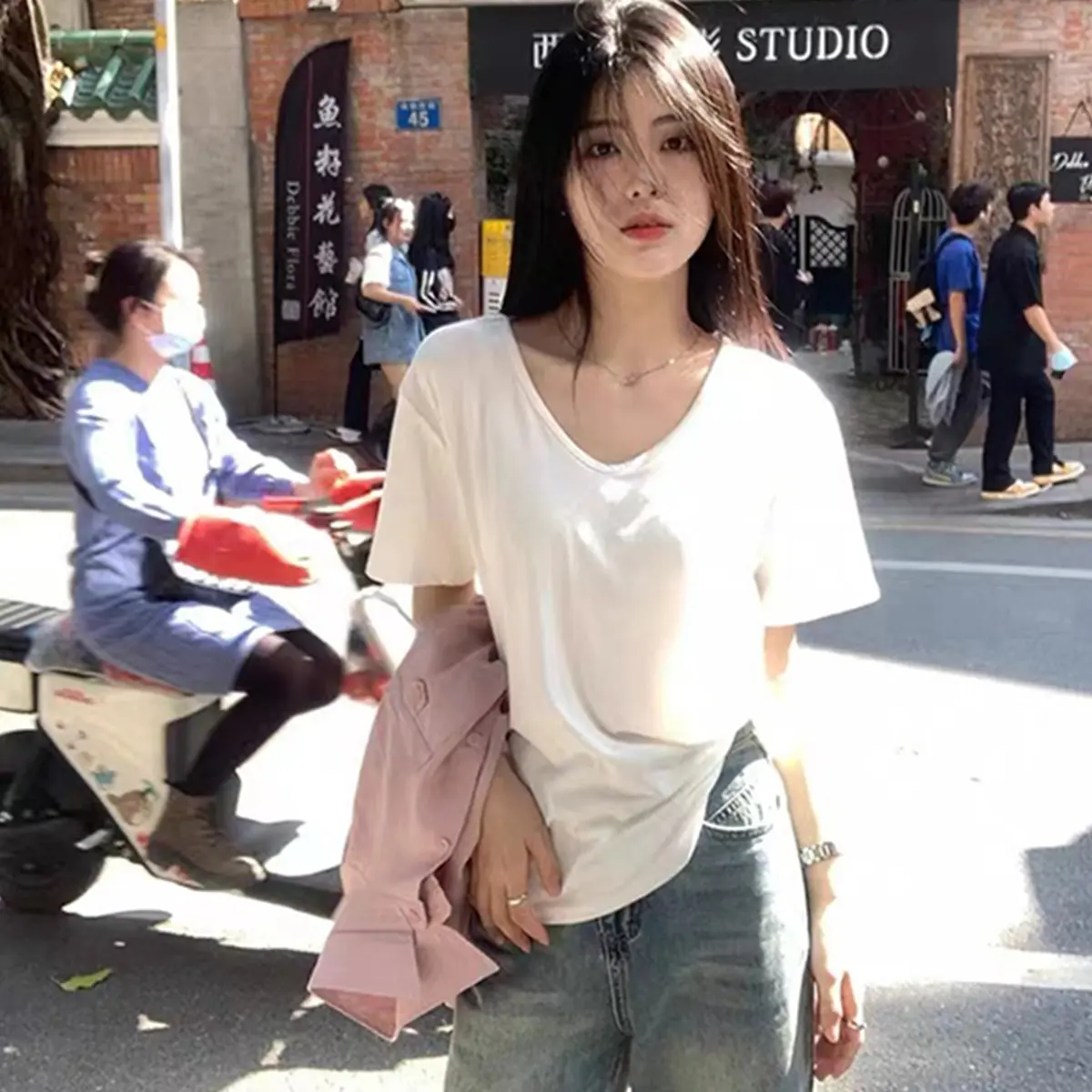 Áo Thun Cổ Chữ V, Dáng Rộng Vừa Vặn, Thiết Kế Thời Trang, Hàng Mới Về Mùa Hè, Ngắn Tay, Phong Cách Cơ Bản Tối Giản