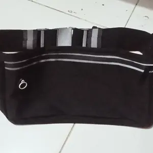 FORTUNE & FABLE Tas Pinggang Anti Air Pouch Olahraga Tas Ponsel Tahan Air Cocok untuk Lari Bersepeda Hiking Tiga Kompartemen Strip Reflektif