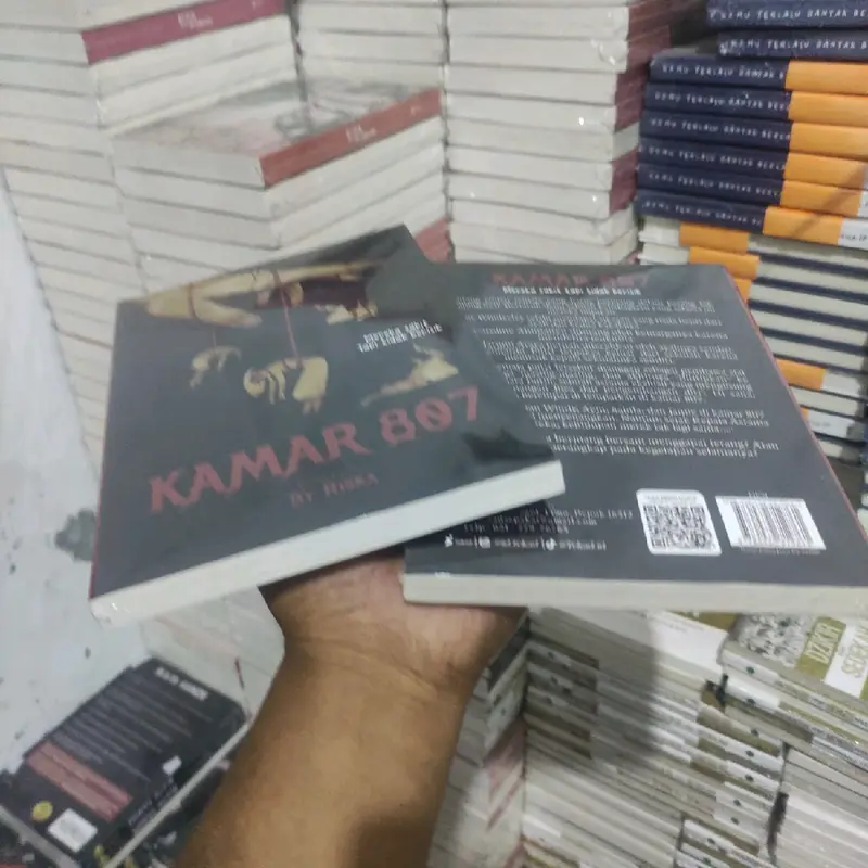 Buku Novel Kamar 807 - by Riska - Bookspaper 3