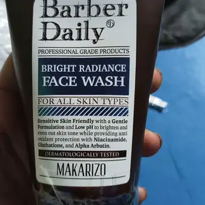[READY STOCK] Barber Daily Bright Radiance Face Wash 100mL - Pembersih Muka/ Membersihkan/ Mencerahkan/ Wajah Pria