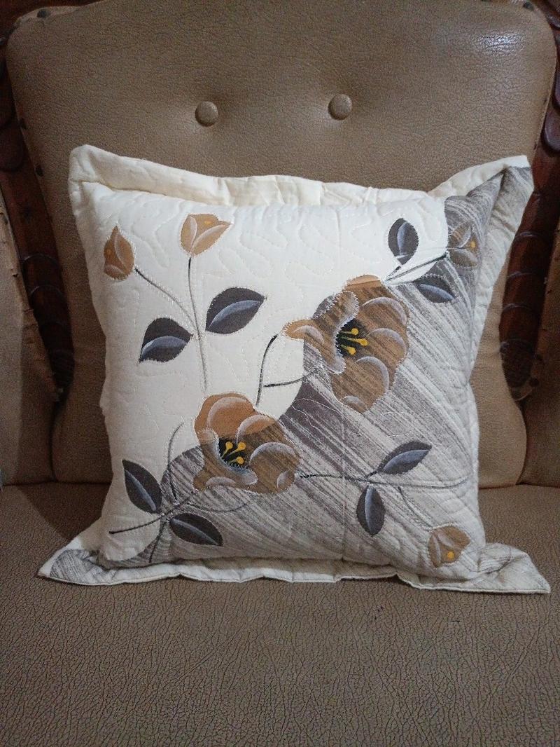 Product Introduction of SET SARUNG BANTAL SOFA COKLAT uk.40x40/ uk.45×45 ,isi 5 sarung bantal + 1 taplak meja 1