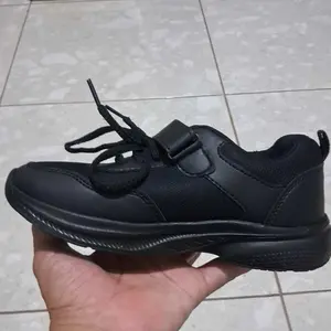 ZONERO Neo Full Black Sepatu Sekolah Anak laki laki Perempuan Unisex Hitam Polos & Putih Sepatu Sneakers Casual SD SMP Sepatu Olahraga Anak Ringan & Awet Size 31 - 37 Fashion
