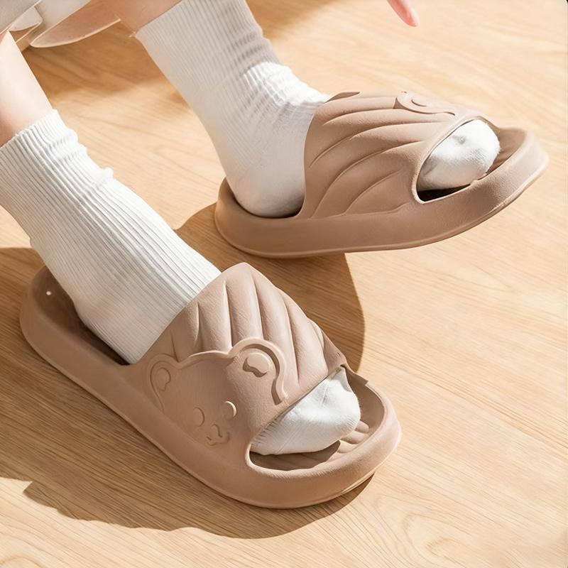 THAY Sandal Rumah 2025 Flatshoes Wanita Karet EVA Lembut Anti Selip Nyaman Ringan Sandal Kamar Mandi Rumah Slip-On THAY Sandal Rumah 2025 Flatshoes Wanita Karet EVA Lembut Anti Selip Nyaman Ringan Sandal Kamar Mandi Rumah Slip-On