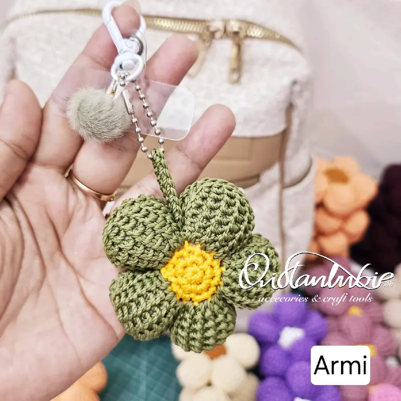 BagCarm 2in1 & Case Daisy Mini Pompom free landyard 6