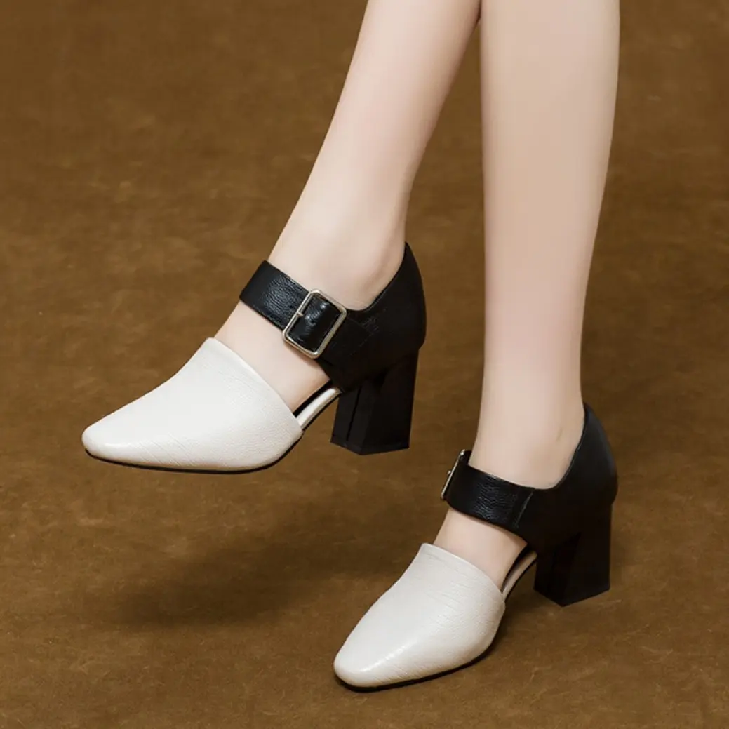 Putih Kombinasi Hitam