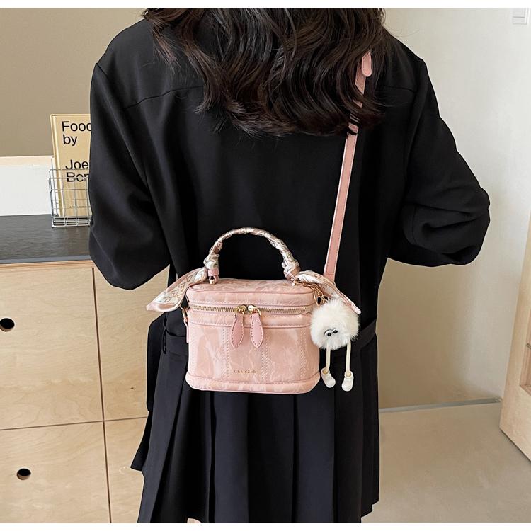 Product Introduction of Túi Đeo Vai Thời Trang, Túi Đeo Chéo, Dành Cho Nữ, Phong Cách Và Dễ Phối Đồ Túi Khăn Quàng Cổ Siêu Hot, Phổ Biến Và Bán Chạy, Mới Cho Năm 2024 Bag 9
