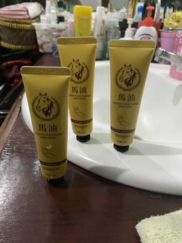 Product Review of PAKET 3 PCS Images Hand Cream horse Oil Krim Pelembab Tangan Kering from a**7 0