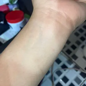 Devnen Body Bleaching Lotion Brightening Pencerah Kulit Wajah 100g - Facial Mencerahkan & Melembapkan - Hitam