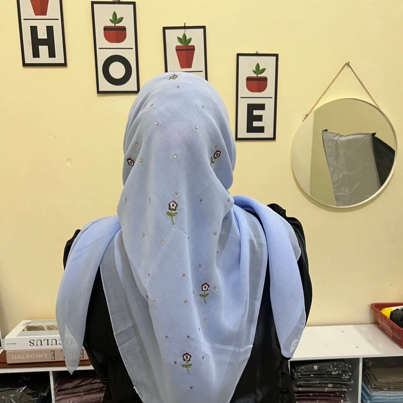 Hijab SegiEmpat Paris Bunga Bordir Swarovsky by Nattawin