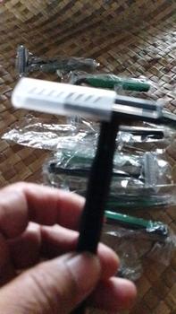 Product Review of Alat / Pisau Cukur Kumis & Jenggot isi 10Pcs dengan 2 Mata Pisau – Tajam & Awet | Silet Cukur Tanpa Refill, MURAH!!  Pencukur from m**4 1