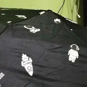 Inaso Payung Otomatis Tombol dan Manual Motif Astronot Minimalis dan Mudah untuk Digunakan Saat Musim Panas dan Hujan Mini Cocok untuk Bepergian HPY102