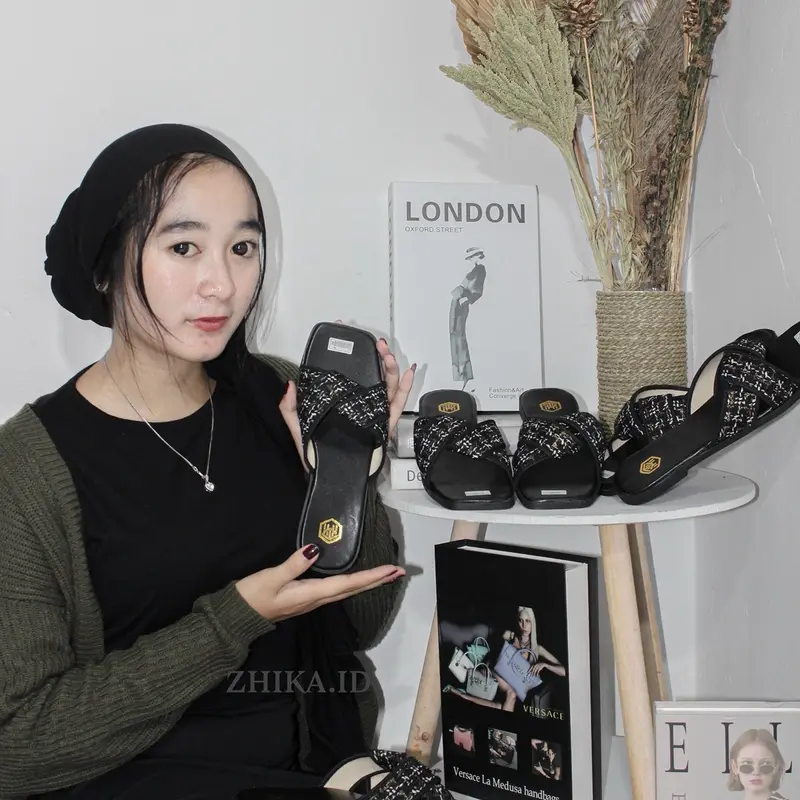 Sandal Teplek Wanita Sendal Cewek Super Empuk Sandal Kasual Trendy Hitam Krem ringan manis selop Shoes 1