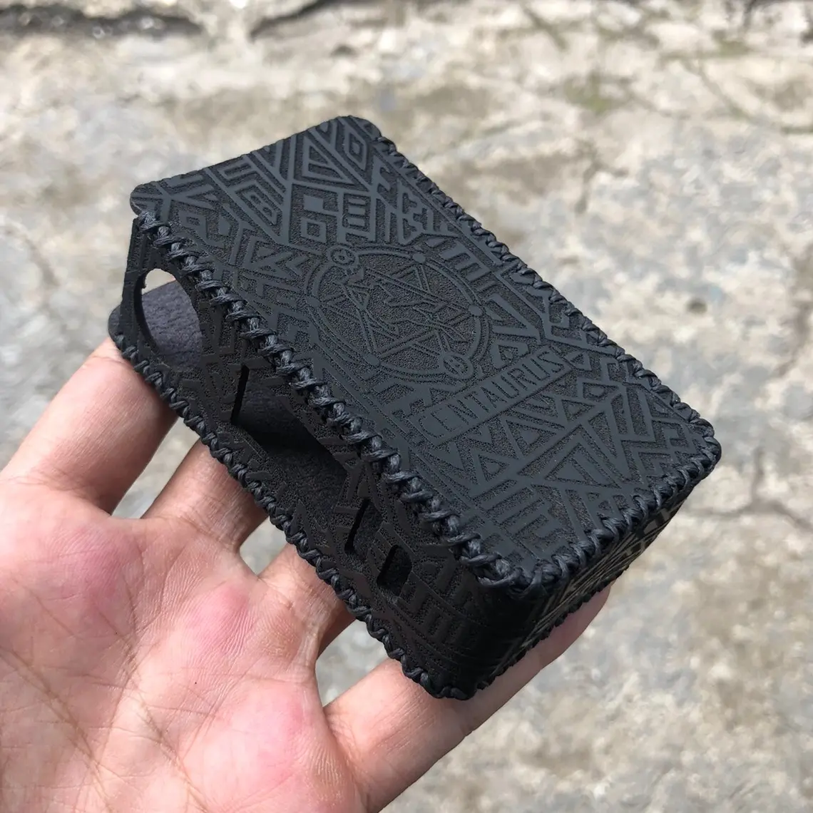 Sleeve Case M200 Kulit Hitam Motif Aztec Logo