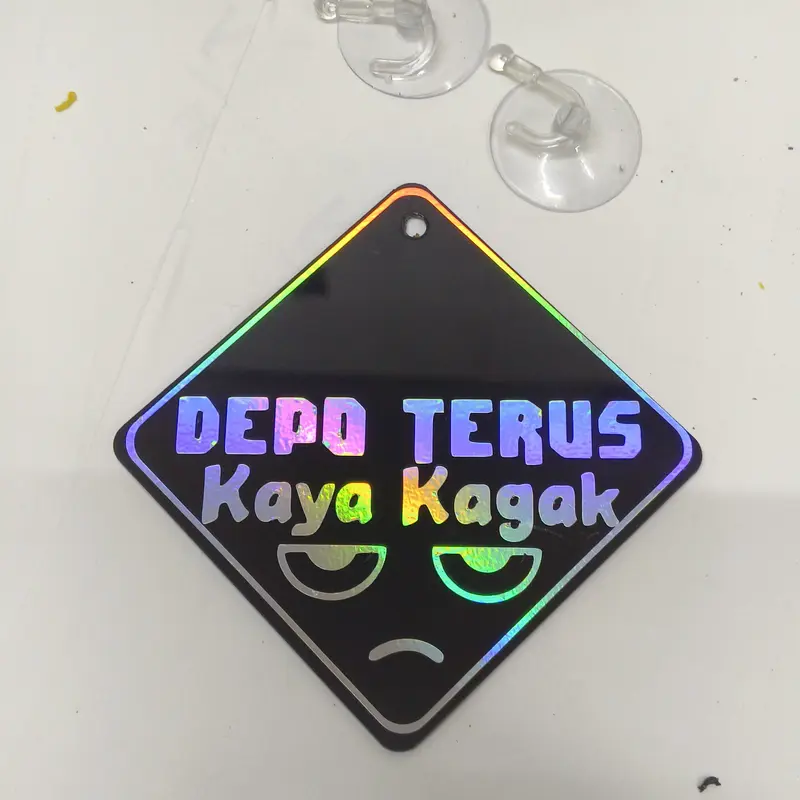 Mainan  Gantungan Kaca Mobil versi Hitam+ Hlogrm 2
