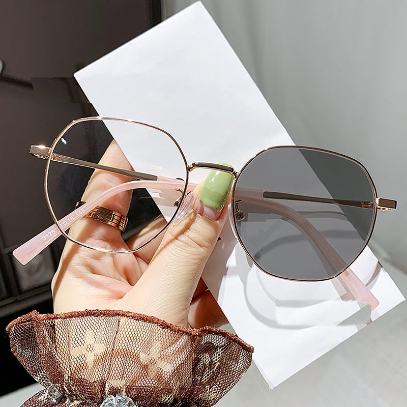Kính cận thị 0-4 độ phom đa giác mới 2025 đổi màu khi ra nắng phong cách thời trang 2025 chất liệu hợp kim bền đẹp có kèm hộp