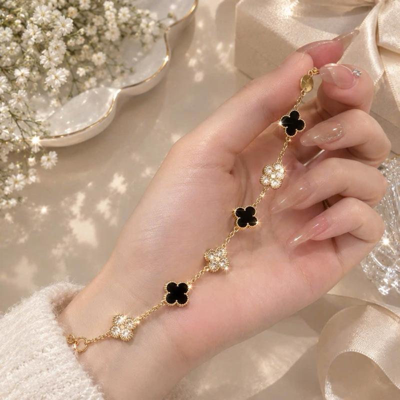 [ Qùa Tặng ]  Không Đen Gỉ - Vòng Tay 4 Lá Đen Đá Viền Vàng Cá Tính Sang Chảnh Phái Đẹp