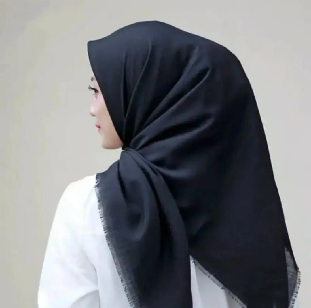 hijab segiempat saudia rawis bahan katun uk 110x110cm jahitan pinggirnya full dirawis kerudung segiempat