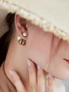 StylishGirlHacks Anting Wanita Korea Motif Mutiara Logo D