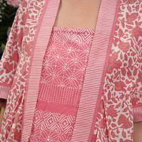 Gambar NONA RARA - Kusuma Cirebon T4098, Baju kerja batik blouse wanita modern - ALL SIZE dari Nona Rara Batik Kota Administrasi Jakarta Timur 3 Tokopedia