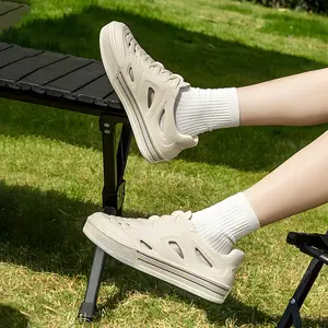 Sendal Sepatu Slip On Clogs Casual Sporty Bahan Karet EVA Empuk Lembut Anti Licin Size 39-44 Sepatu Sandal Pria EVA Wanita Sepatu Olahraga Kasual Luar Ruangan Dalam Ruangan Elastis Empuk Sepatu Karet Antislip dan