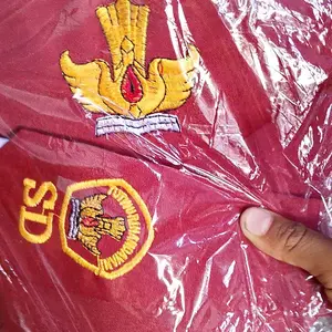 satu set topi dan dasi,1 topi depan merah dan 1 dasi bordir