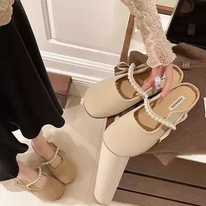 Sepatu wanita setengah tertutup manis 2025 musim panas baru, lembut, serbaguna, anti-selip dan anti-bau sandal  slop  bintang cinderella  glass  slipper