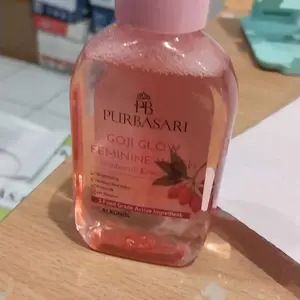 Purbasari Goji Glow Feminine Wash Wash / Sabun Pembersih Kewanitaan