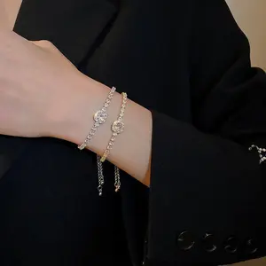 Gelang Mewah Berlian Persegi 2 Warna: Emas & Silver – Tampil Anggun Dan Berkelas