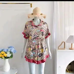 baju tidur wanita yang cantik dan seksi pada saat itu