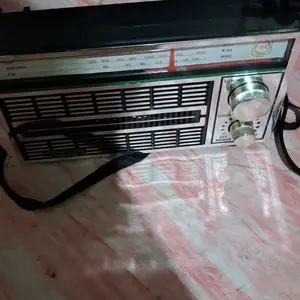 Radio Listrik AC-DC-FM Type F-4250C dengan Batera Radio Jadul Internasional