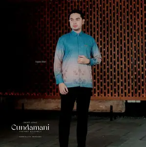 CUNDAMANI FAMSET DAD PANJANG 2026 Baju Pria Modern Aqua Blue Sarung Muat Keluarga Saraya UV Printing