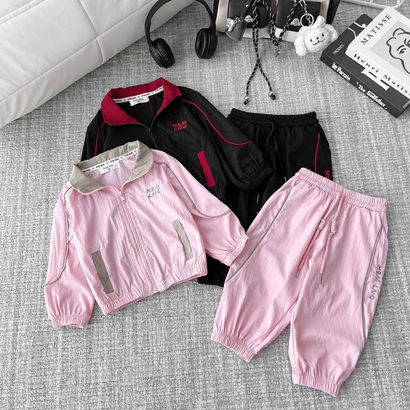   8-35Kg - Dung Kids 05- V13 Set Gió Thể thao 1 Lớp Áo Khoác Dài Bo Chun thêu chữ Quần nẹp viền nhỏ năng Động cho bé gái 