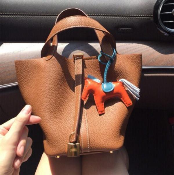 Product Introduction of New Handbag Women's Stylish Bag Bag 2023 New Trendy Vegetable Basket Women's Bag Soft Pu Litchi Pattern Bucket Bag Portable Mother and Child Bag Cute Women's Bags Versatile Women's Bag Girl's Handbag 4